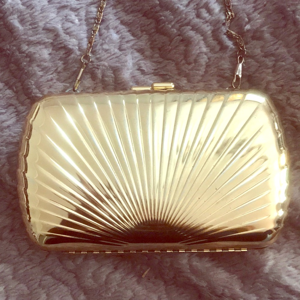 Gold shell clutch